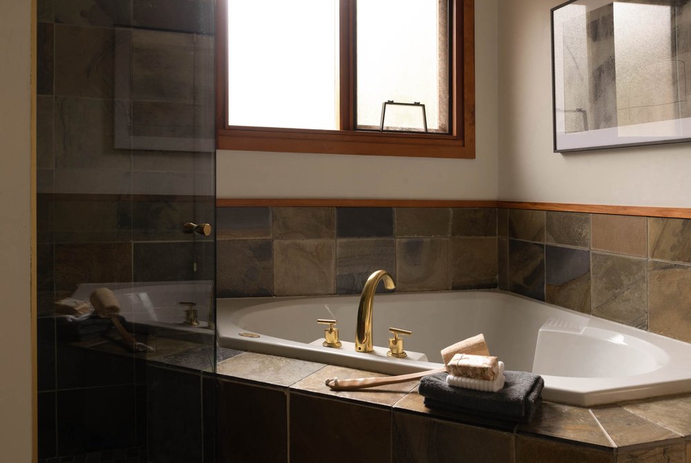 825-Forest-Hills-Dr-North-Vancouver-64