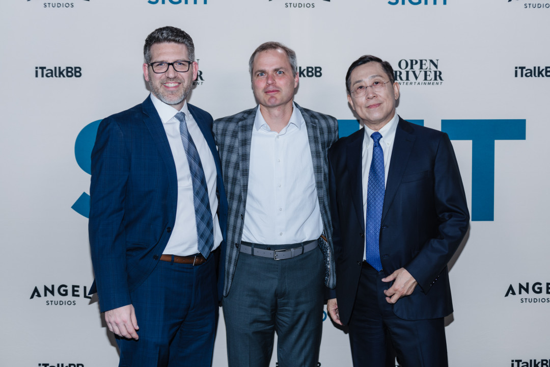 製片人David Fischer （左），Angel Studio CEO Neal Harmon （中）、iTalkBB CEO Jack Zhao （右）