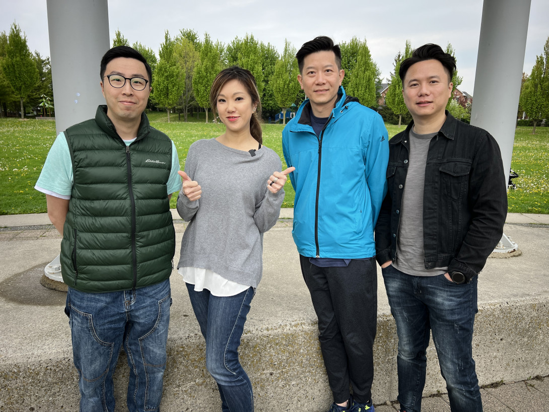 (左起) Oscar、記者草步子、Ivan 、Kelvin 。