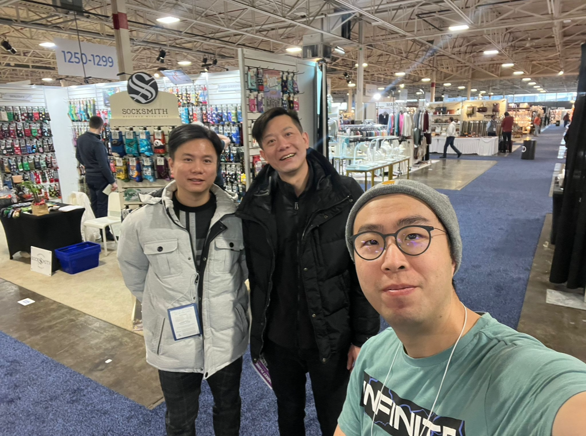Ivan、Kelvin 和 Oscar 在異地共同創業,成立了網上生活百貨平台「多MALL」。