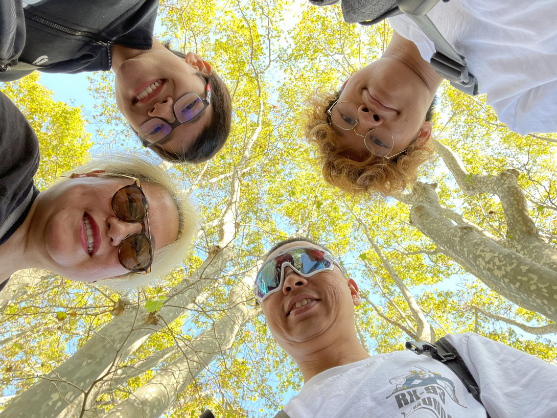 Alan一家四口生活融洽,當Issac不需要訓練時,他們喜歡一起去看電影。