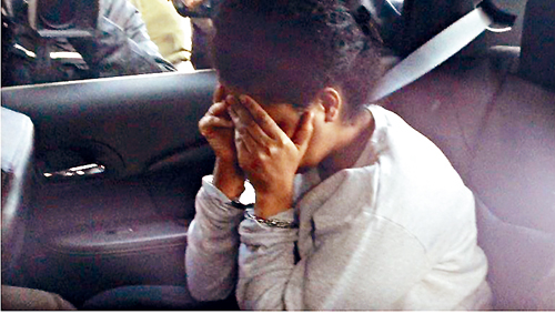 27歲母親被控一級謀殺 兒子滿身刺傷