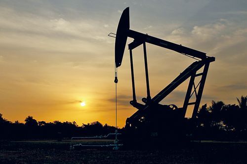 美國原油微升 股市上升幅度本週最高