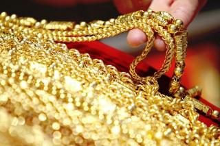 黃金猛漲 原油失守27大關