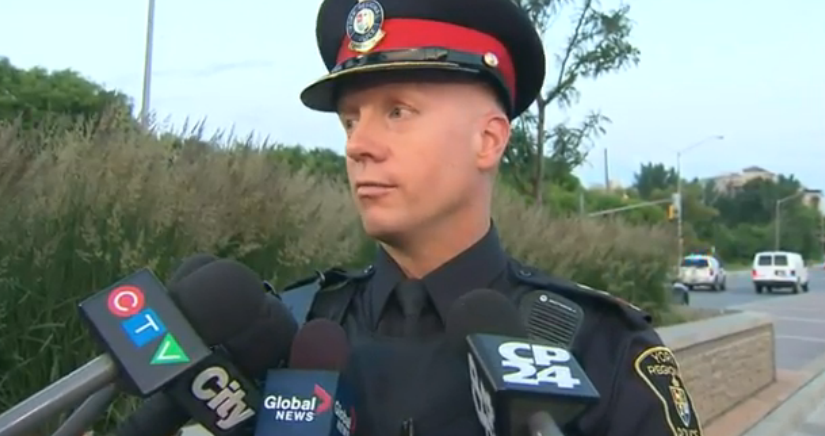 兩車相撞撞倒電線桿 砸死騎自行車人士