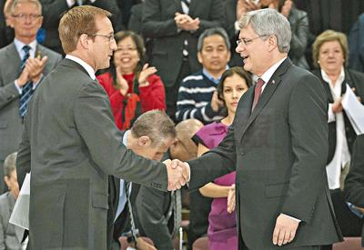 司法部長剖白退出政壇內幕：兩歲兒子促成決定