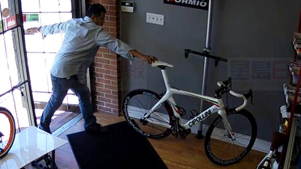 雌雄竊賊進店三分鐘 偷走價值15000元自行車