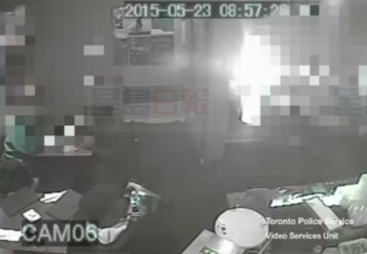 男子偷竊盲人背包 警方公佈監控錄像（視頻）