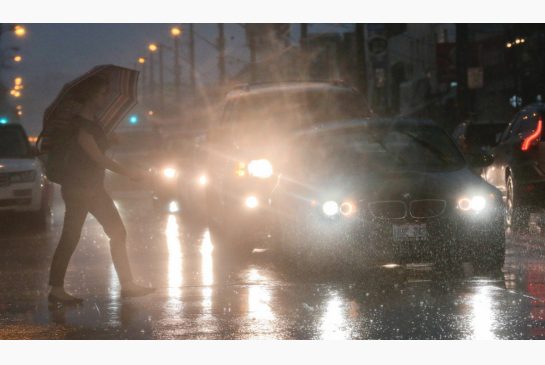 室外陰天多雲 雷陣雨預計中午降臨