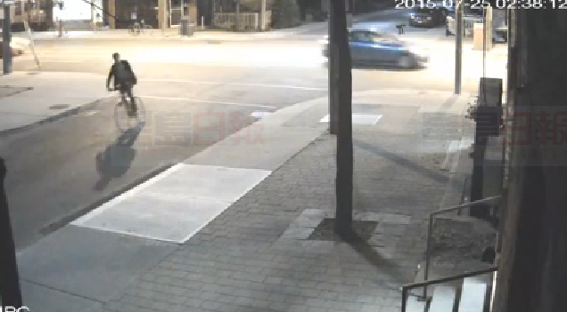 這個騎自行車男子做出不雅行為 警方在找他