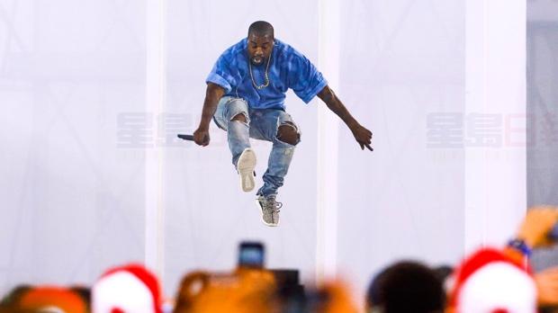 美國歌手泛運閉幕式上甩麥克風 別擔心納稅人不買單