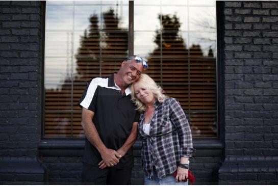 當年14歲男孩水中勇救3歲女童 38年後兩人重聚