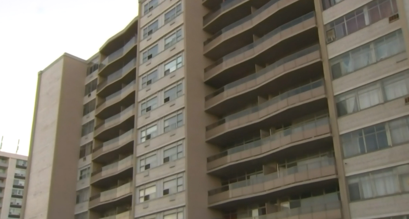 八歲男孩從高層公寓八樓跌下 生命垂危