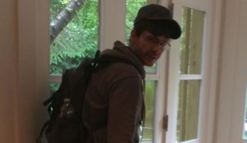 這個爆竊嫌犯被攝像頭清楚攝下 你見過他嗎？