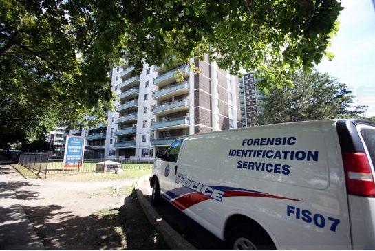 清早男子公寓內被刺死 警方說是“家庭事件”