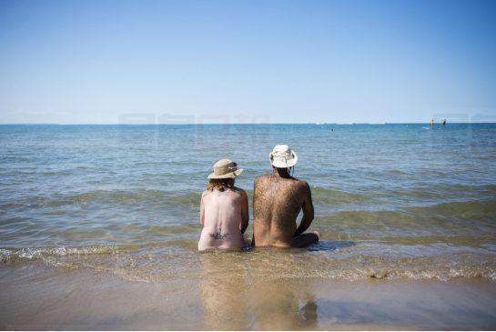 逾20天體愛好者海灘裸泳遭指責