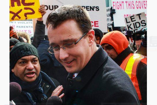 保守黨員倡家長帶兒回家抗性教育課程 韋恩斥「不負責任」