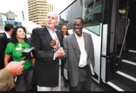 安省前省長彼得遜被起訴性侵