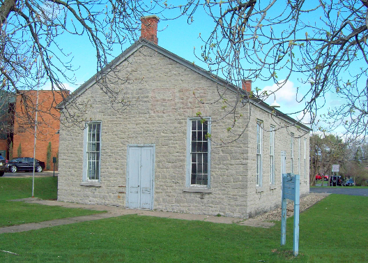 年輕姐弟因宗教節日未上班遭解僱 獲賠26000元