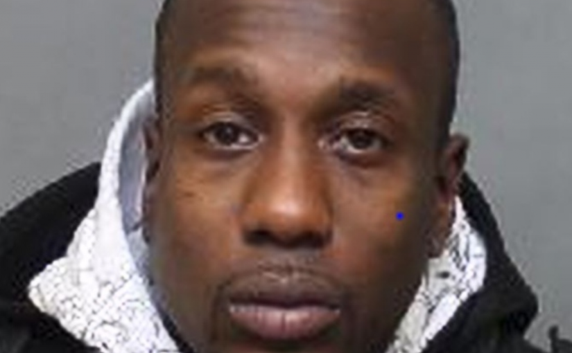 男子持刀襲擊女子又入室搶劫車匙 警方在找他