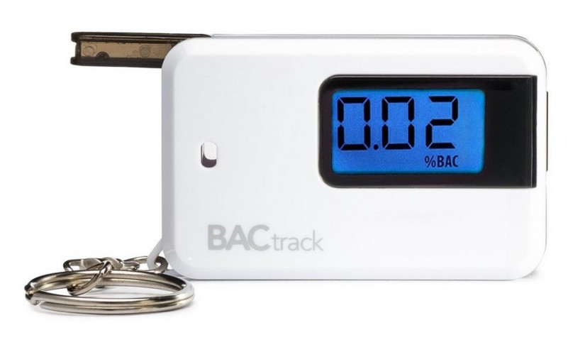 朝這呼氣：奧沙華法官表示希望所有車都裝上酒精監測器