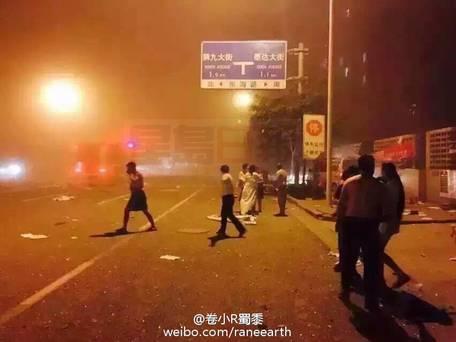天津爆炸：居民擔心有毒氣體欲撤離 警方籲關門窗