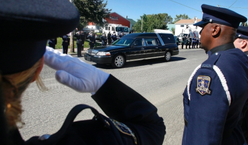 新斯科舍女警官慘遭殺害 數百人出席葬禮