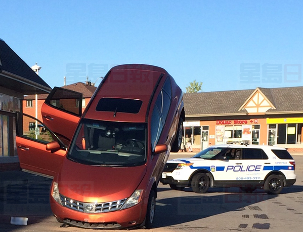 圖：賓頓司機開車開到懸在空中
