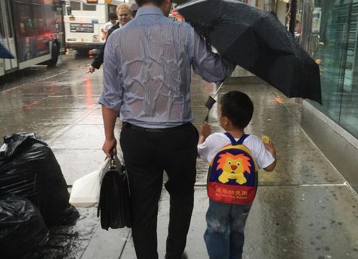 紐約“雨傘父親”身份揭曉 原為中國官員