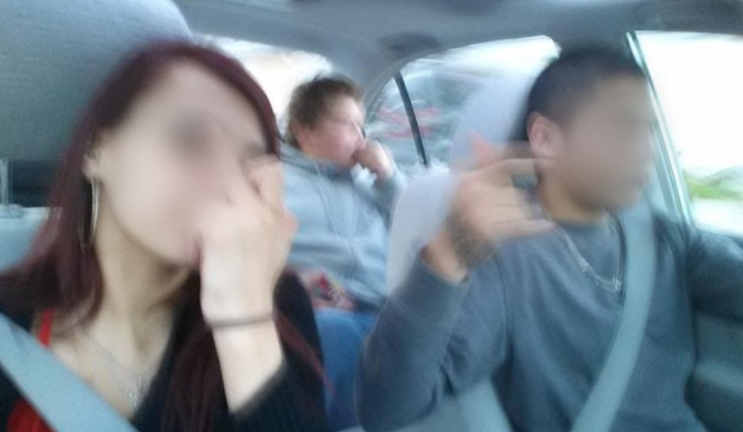 偷車笨賊用車主手機玩自拍 結果被逮