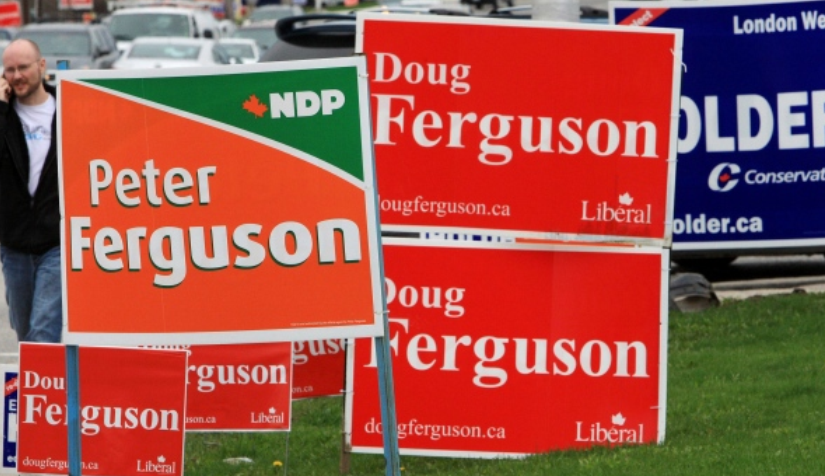 男子和一政客有隙 狂踢狂扔所有黨派選舉牌