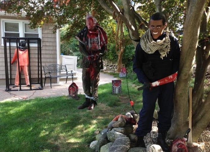 IS主題萬聖節裝飾令街坊側目