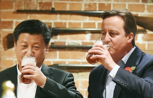 習近平在英國泡吧 喝啤酒吃炸雞薯條