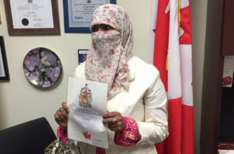 入籍儀式面紗爭議焦點女子已正式入籍