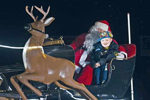 聖誕老人和海綿寶寶造訪患癌少年