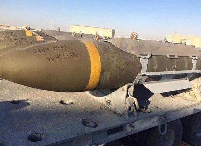 網傳美軍炸彈圖 「帶著愛從巴黎來」