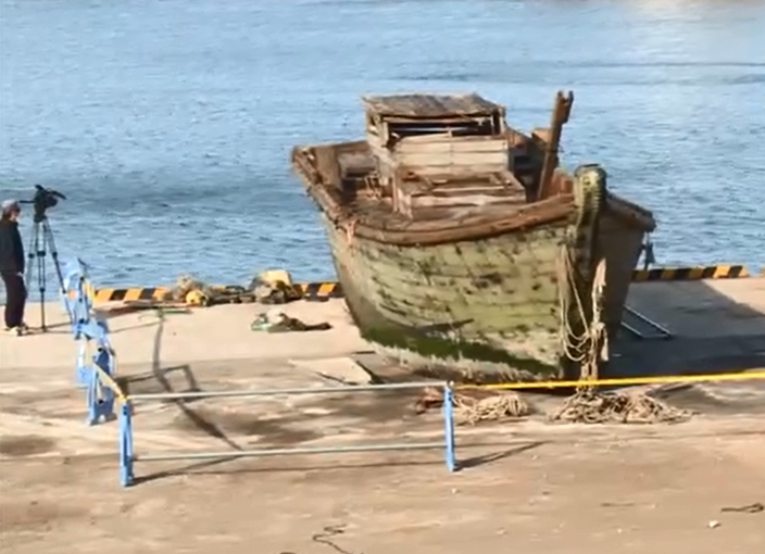 日本撈起三艘木船 內驚現10具尸體