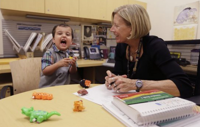 天生啞童 手術修建聲帶后能說話了