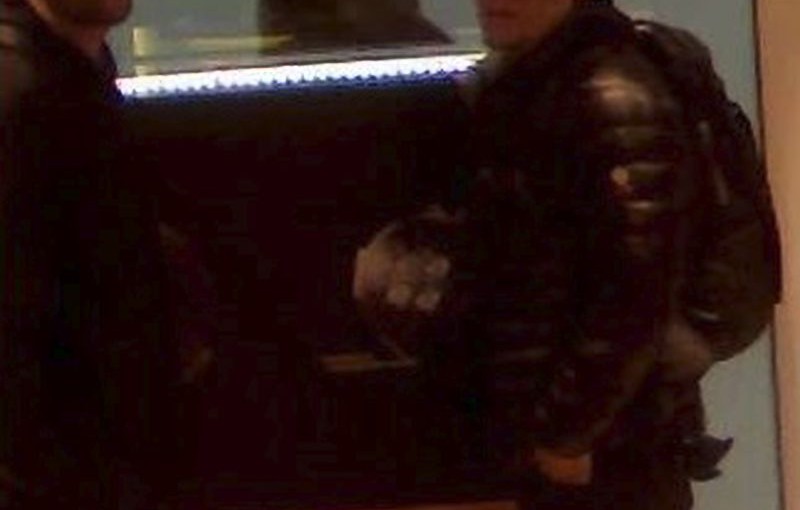 兩男子合作盜走1萬元手錶 模樣公開