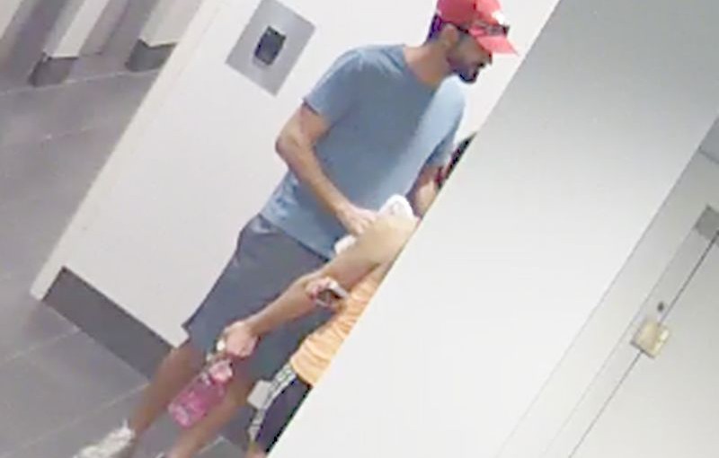 男子進入女士更衣室 裸身遊蕩桑拿房