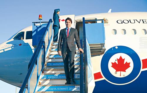 G20還未發言 小杜已被熱情包圍拍照