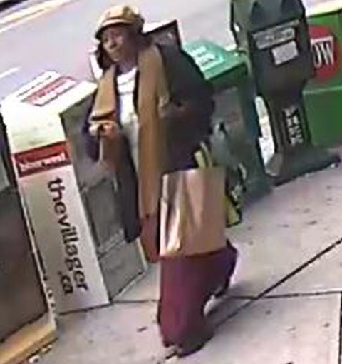 萬聖節劇院驚魂：女子將化學劑潑向3歲幼童