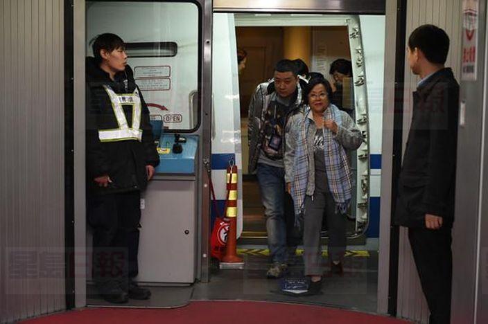 潛逃美國13年 女貪官黃玉榮回國自首