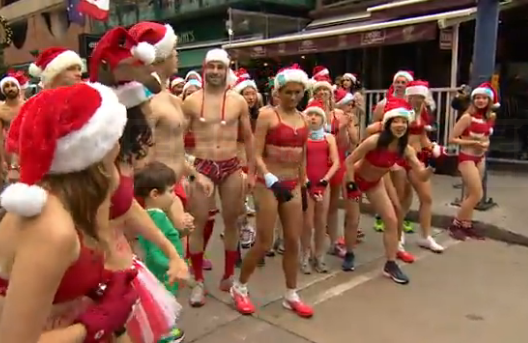 穿著聖誕帽紅泳衣 為病童賽跑籌資