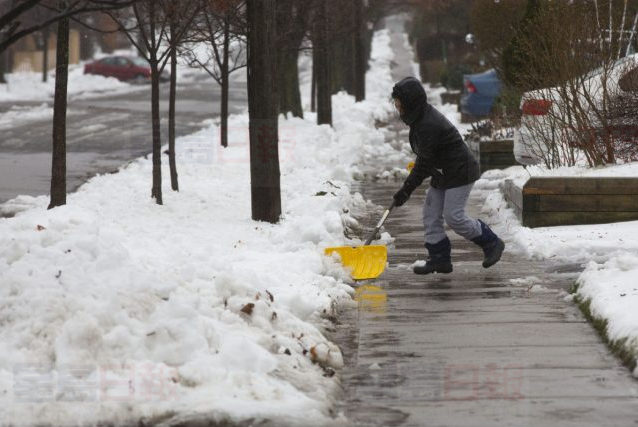 路面仍有積雪 下班時間交通狀況不樂觀