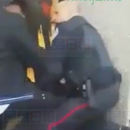 路人認為警察暴力執法試圖阻止 被逮捕(視頻)