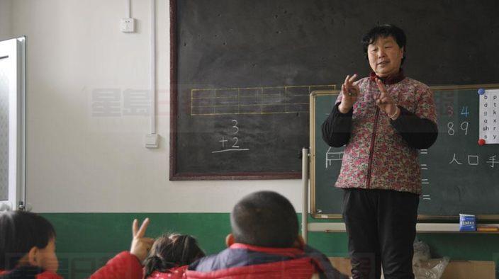 執教40年月薪僅150元 山西老師退休無保障