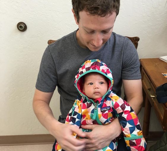 Facebook教主帶女兒打疫苗 網絡引罵戰