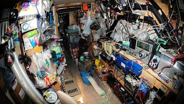 子殺人父窩藏34年 家藏炸藥老頭出獄