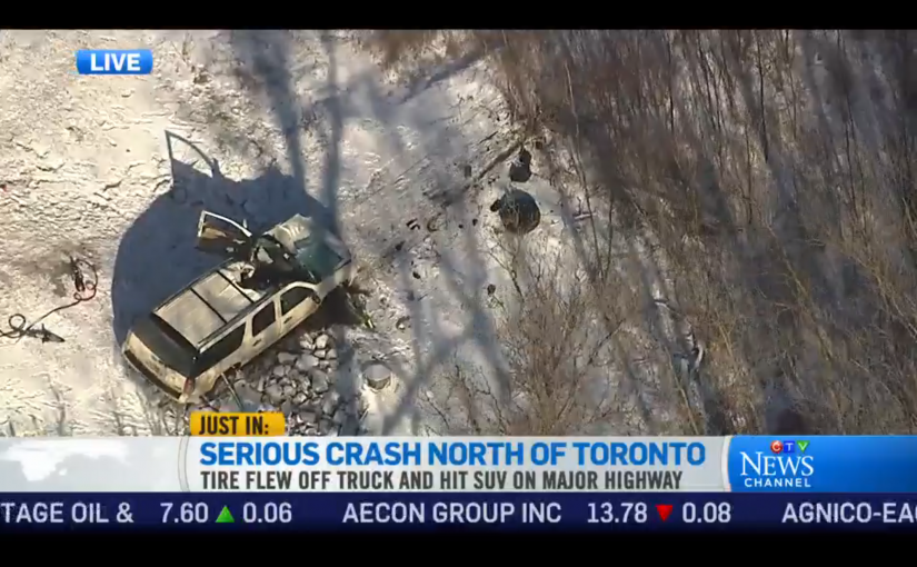 400公路被脫軚擊中 一人危殆